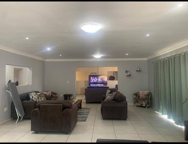 5 BEDROOM HOUSE FOR SALE IN PROTEA PARK